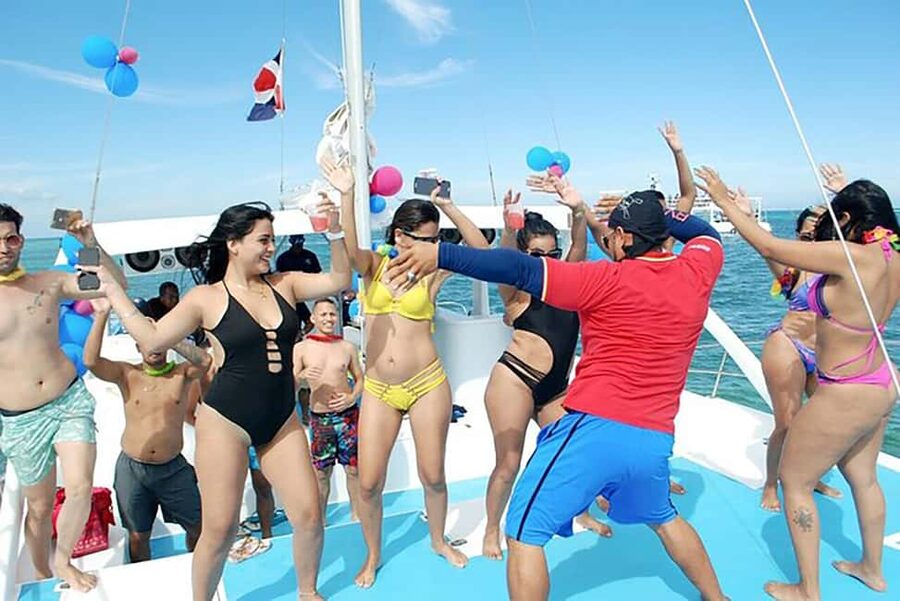 Punta Cana: Catamaran Boat Party with Unlimited Drinks - Hotel pickup from Bávaro, Punta Cana, and Uvero Alto
