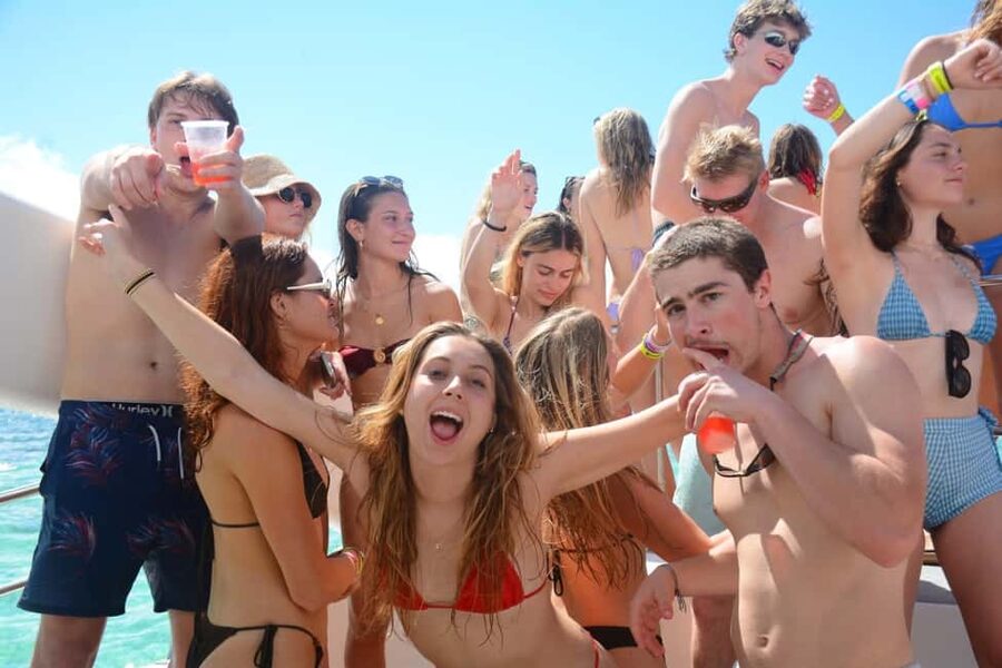 Punta Cana: Hip Hop Party Cruise w/Open Bar (Adults Only) - Thirty minutes snorkeling at Bávaro Beach