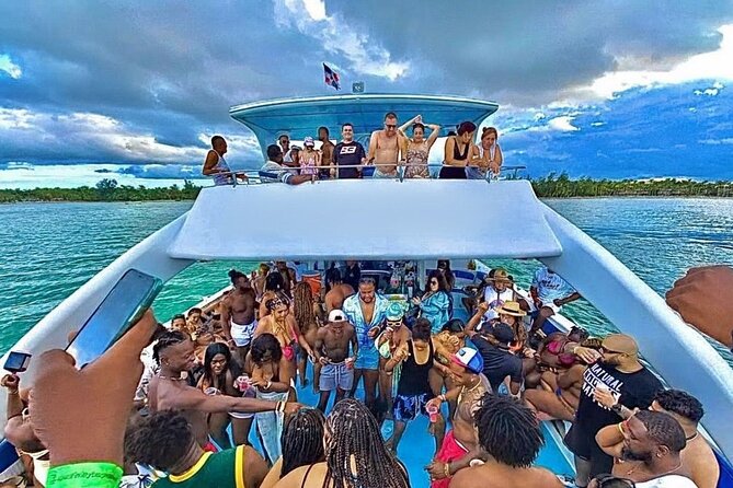 Punta Cana Party Boat Cruise with Snorkeling, Open Bar & Hip Hop - How the crew shapes the mood