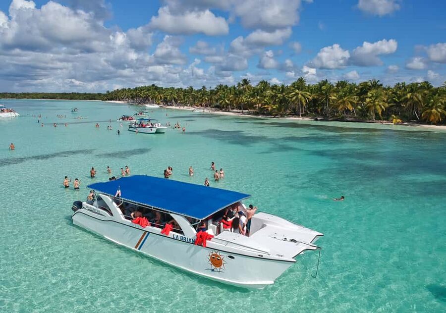 Punta Cana: Saona Island Full-Day All-Inclusive Boat Tour - The catamaran ride back to the coast