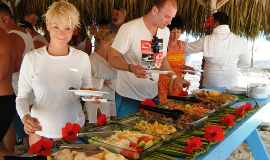 Punta Cana: Saona Island Tour with Lunch and Drinks - What $75 really covers