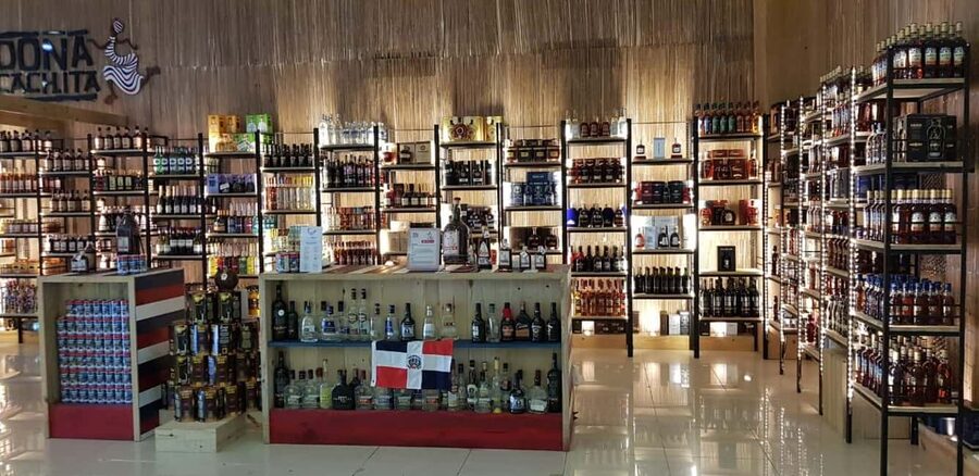 Punta Cana: Shopping Tour with Hotel Pickup and Drop-Off - At the plaza, look for local crafts and wearable souvenirs