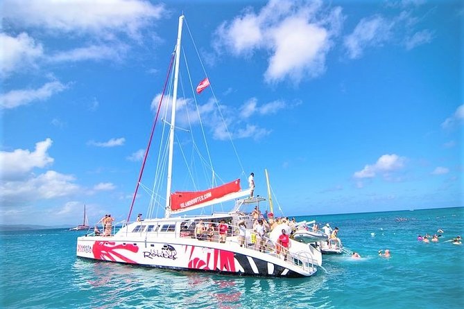 Reggae Catamaran and Snorkeling Open Bar Cruise Montego Bay - Food, drinks, and the change in mood