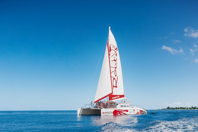 Reggae Catamaran and Snorkeling Open Bar Cruise Montego Bay - Who will have the best time?