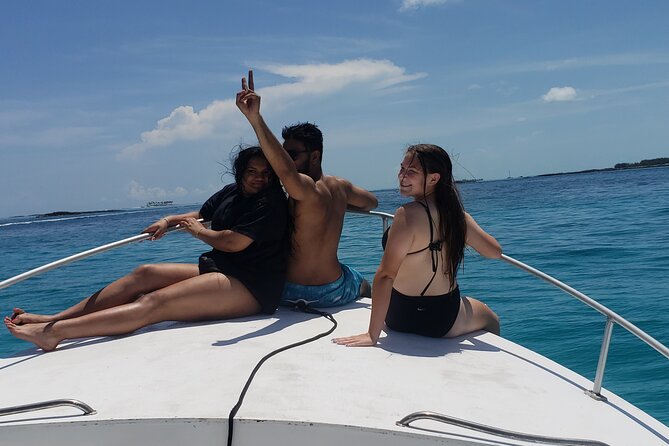 Rose Island: Private Snorkeling, Fishing, and Swimming with Pigs - Rose Island and the white-sand beach