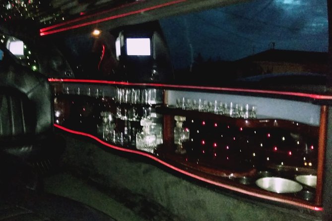 Round Trip Nassau Airport ARRIVAL (NASSAU LIMOUSINE) - Luggage, children, and other useful limits