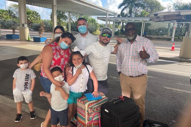 Round Trip Private Airport To Hotel Transfer in Nassau - Why the private vehicle matters for groups