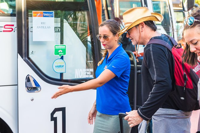 Round Trip Shared Airport Shuttle - Meeting your shuttle after landing at Reina Beatrix Airport