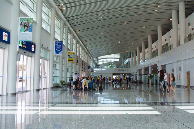 Round-Trip Transfer between Antigua Airport and Antigua Hotels - Landing at V. C. Bird International Airport