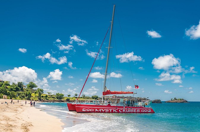 Sail and Snorkel at Cades Reef - A quiet bay and one hour on the beach