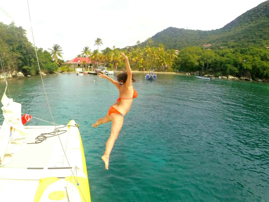 Sailing catamaran in La Baie des Saintes - Why this little catamaran makes sense