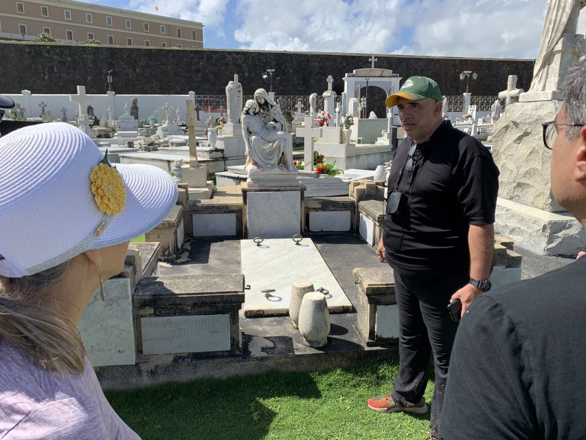 San Juan: Ghosts and Spooky History Walking Tour - Santa María Magdalena de Pazzi Cemetery
