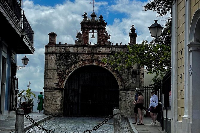 San Juan Highlights Driving Tour - Isla Verde: a second look at beach life