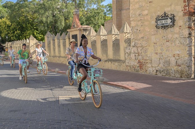 Santo Domingo: Colonial Zone Bike Tour - José and the value of the guide