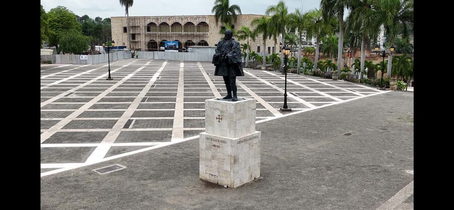 Santo Domingo: Colonial Zone Tour with tasting - What the guide adds to the walk