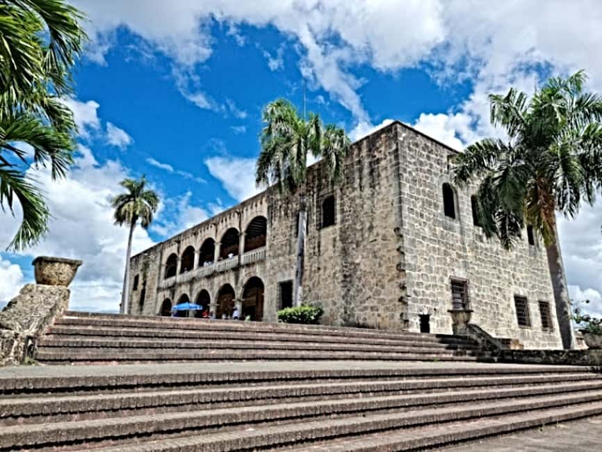 Santo Domingo: Colonial Zone Walking Tour with Tastings - Alcázar de Colón and the first colonial views