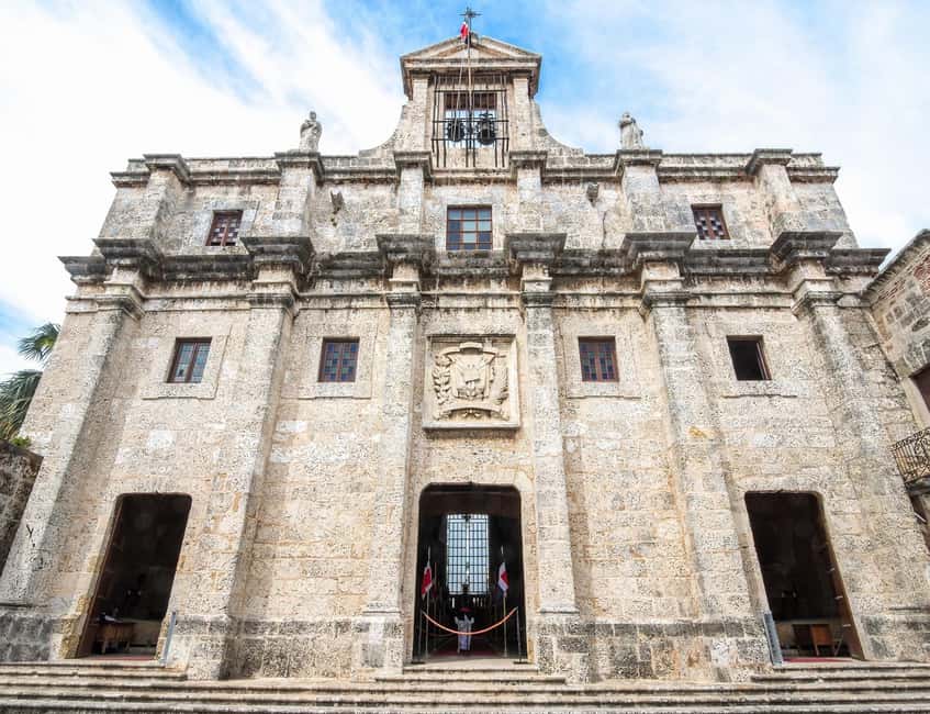 Santo Domingo: Colonial Zone Walking Tour with Tastings - The Catedral Primada de América
