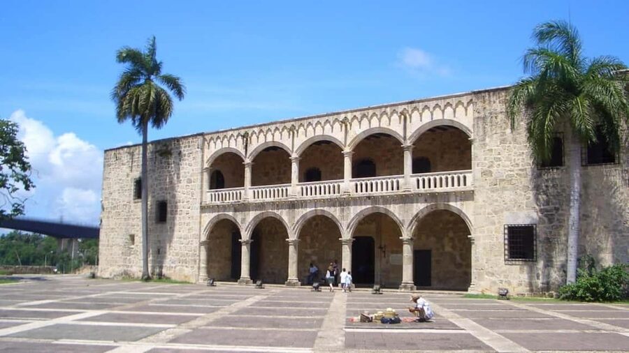 Santo Domingo: Colonial Zone Walking Tour with Tastings - Inside the Rum Museum