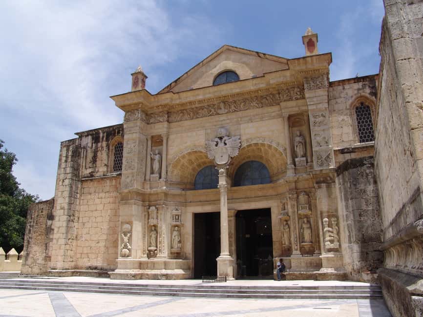 Santo Domingo: Historical City Tour - Inside the first cathedral