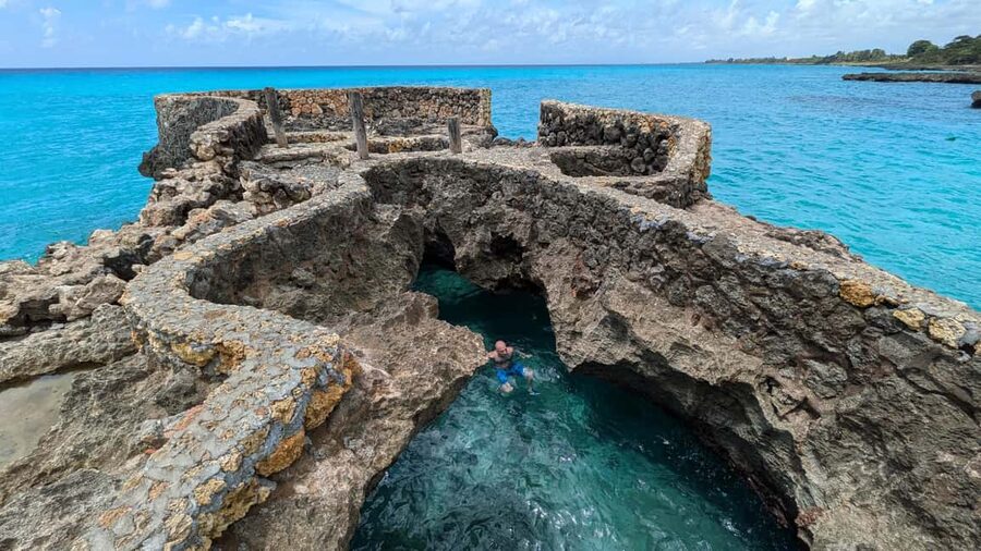 Santo Domingo: Los Tres Ojos, Boca Chica & More - The useful stop for drinks and snacks