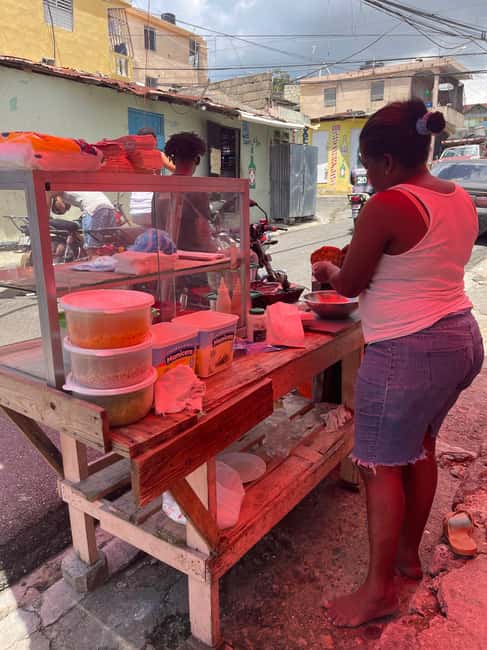 Santo Domingo: The Authentic Dominican Neighborhood Tour - Market stalls, shops, and a Dominican home
