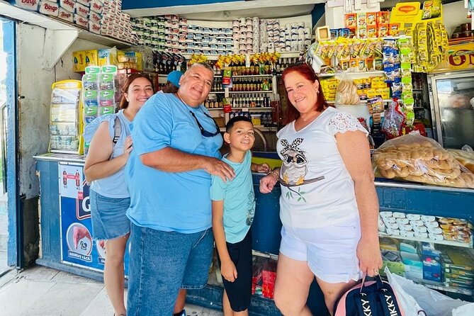 Santo Domingo: The Authentic Dominican Neighbourhood Tour - Avenida Paseo del Río: coffee, baseball, and daily life