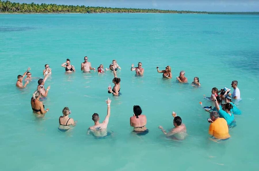 Saona Island: Beach & Natural Pool Small-Group Tour w/ Lunch - From your hotel to Bayahibe by morning