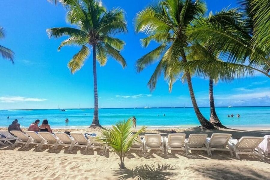 Saona Island: Catamaran/Speedboat Tour to a Dream Beach - Lunch, rum, and a practical warning about extras
