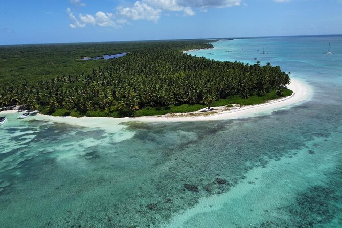 Saona Island: Full-day Catamaran Tour - Small Group - Catuano snorkeling with Quetzal