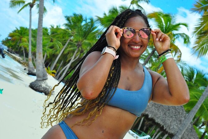 Saona island full day tours - catamarán party from santo domingo - Guide Victor and the human side of the trip