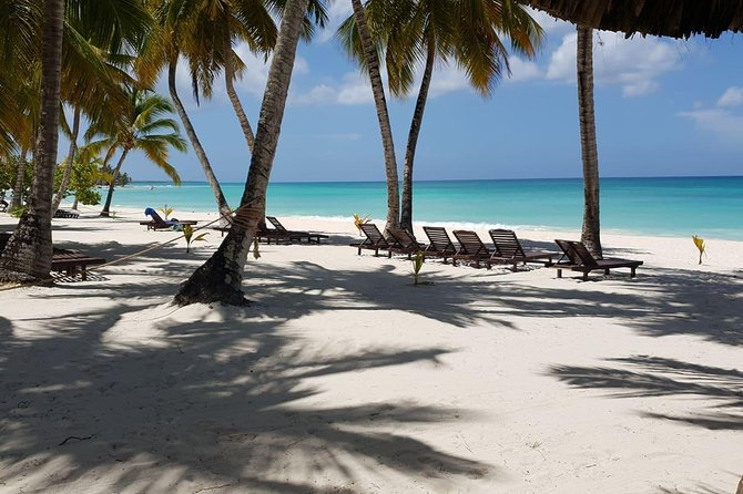 Saona Island small group and relax - luxury catamaran - Las Palmillas natural pool and the starfish stop
