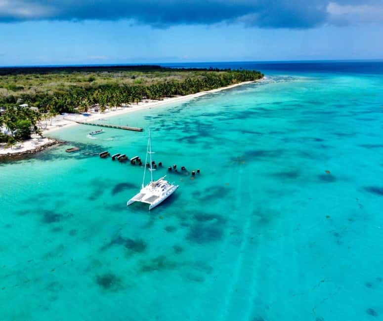 Saona island - Small group tour - Luxury catamaran - The quiet sail back to Bayahibe