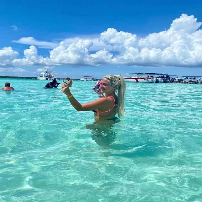 Saona Island Tour All Inclusive Speedboat and Catamaran - Guides, languages, and the pace of the group