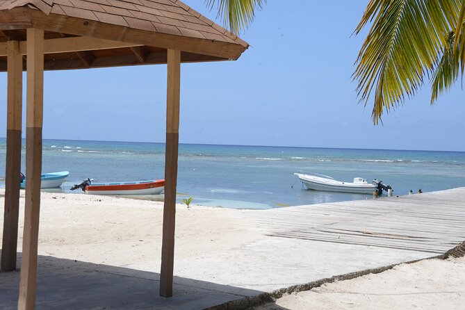 Saona, Mano Juan, Canto de la playa away from the tourist crowds - The natural pool and its giant starfish