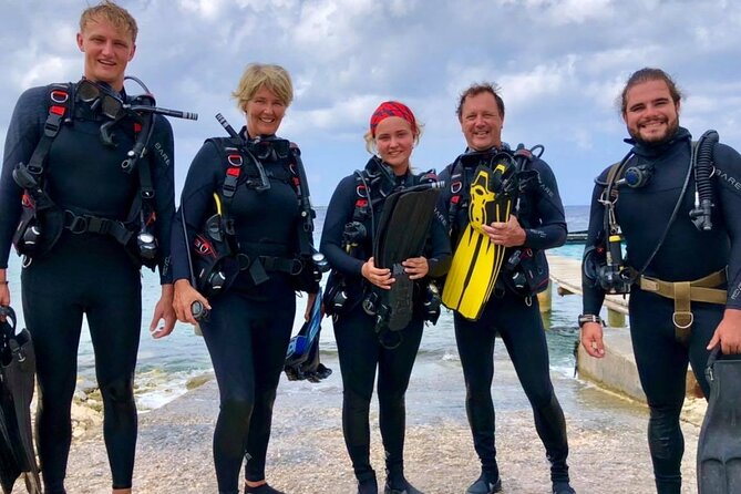 Small Group Diving experience in Caribbean - The briefing and equipment check