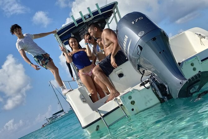 Snorkeling, Swim with Turtles & Beach Day - Rose Island and the optional swimming pigs