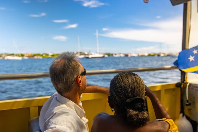 Splashy Iguana Tour in Curacao - The guide style: history with music and quizzes
