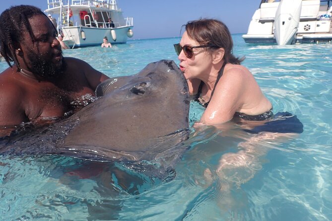 Stingray City, Star fish Point and Snorkeling Private Boat Tour - Lunch at Rum Point, with some route variation