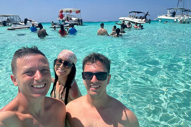 StingrayCity ,Coral Garden & Starfish Tour. - Boat size, comfort, and the shared-tour tradeoff