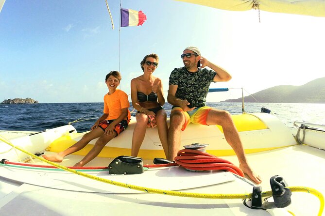 Stroll and Initiation to Sailing in the Baie des Saintes - Sailing toward Terre-de-Bas and the smaller coves