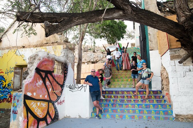 The best walking tour Willemstad - The street art is more than a photo background