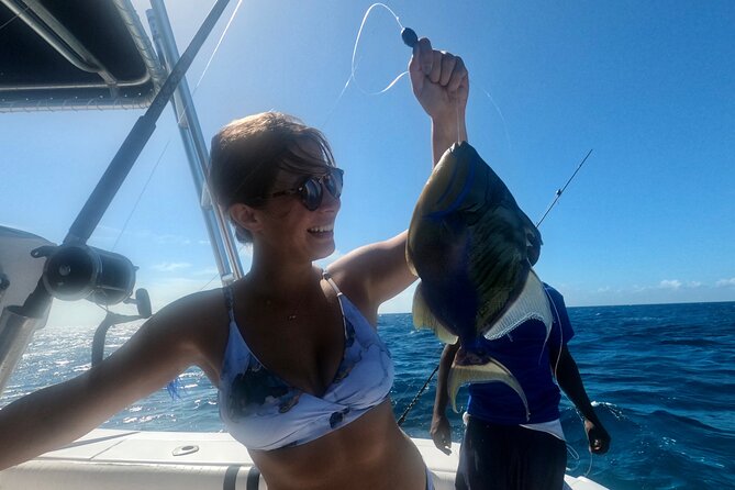 Ultimate SeaXscape Pigs/Turtles/Snorkel/Lunch/Drinks/PU/DO - Lunch, drinks, and the conch demonstration