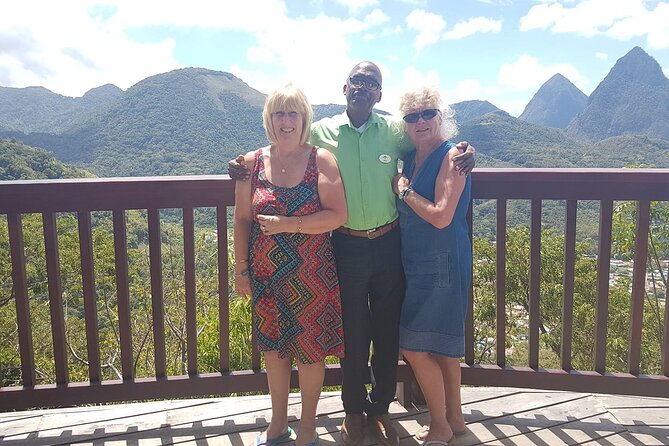 UVF Airport Transfer 2Way Trip - Your first St. Lucian ride begins at UVF